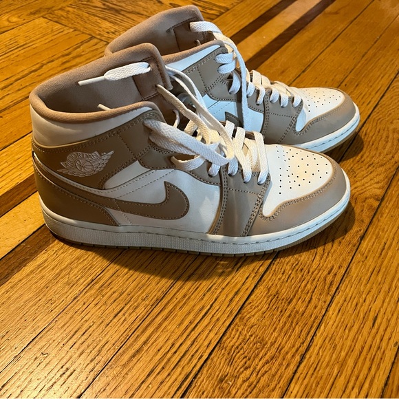 Jordan 1 Mid Tan Gum - Picture 2 of 6
